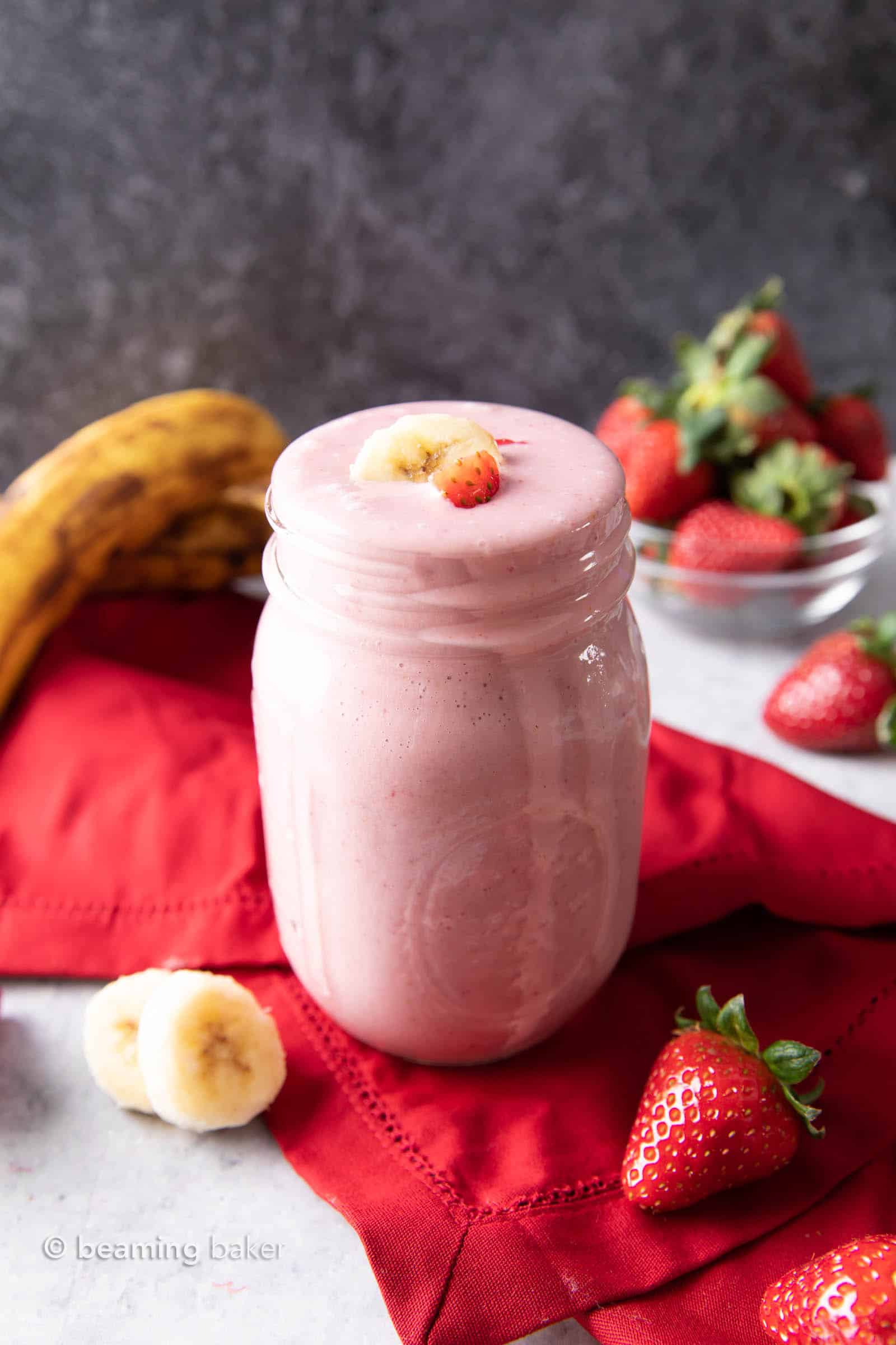 Strawberry Banana Smoothie Recipe: learn how to make a strawberry banana smoothie with 3 ingredients! Smooth, creamy and refreshing! Healthy, Easy to Make, Simple Ingredients. #Strawberry #Smoothie #Banana #Recipe | Recipe at BeamingBaker.com